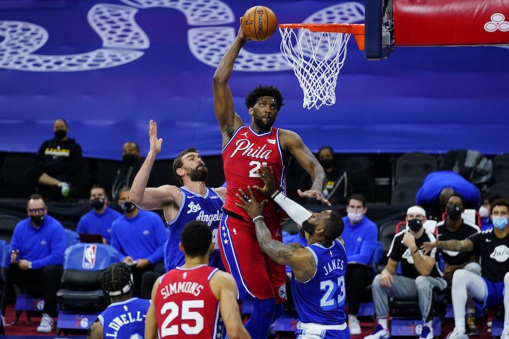 Bude MVP NBA Embiid? Kam prestúpi Bradley Beal? Aj to sme rozoberali v podcaste Joa Trendyho