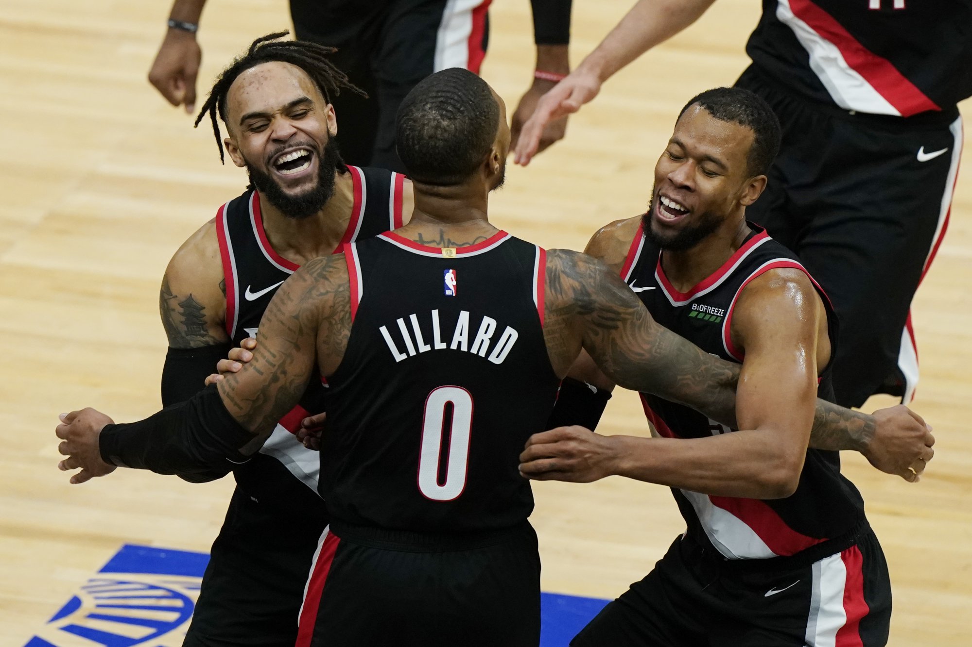 VIDEO: Lillard neskutočnými trojkami zariadil výhru Portlandu, Lakers uspeli v Bostone