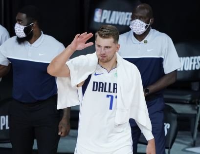 VIDEO: Ofenzívna prestrelka Dončič vs. Curry, spolu nastrieľali 99 bodov