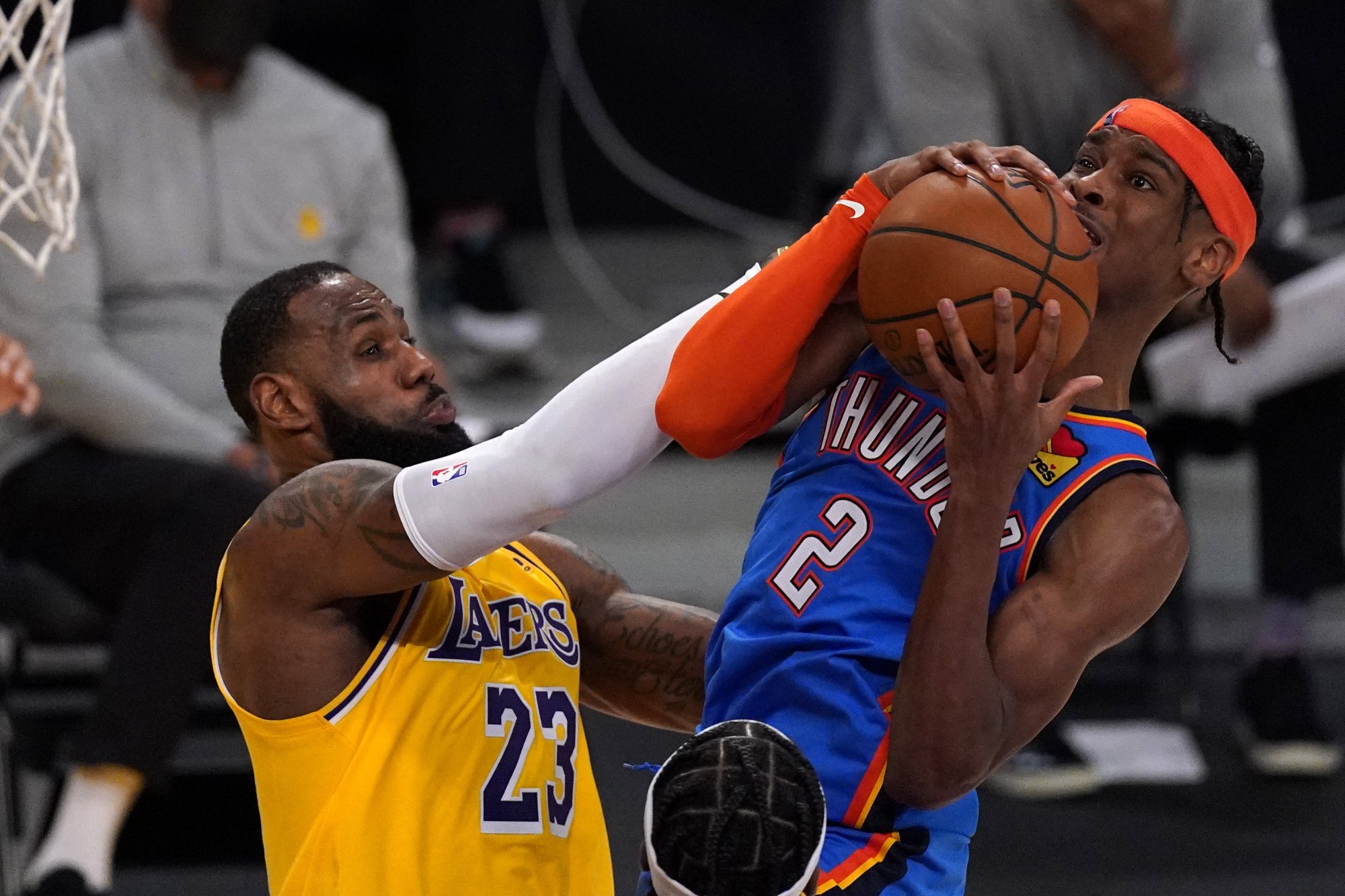 VIDEO: LeBron potiahol Lakers s triple-double cez druhé predĺženie za sebou