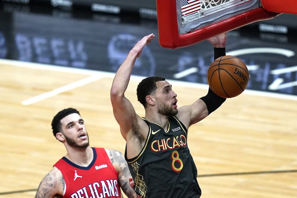 VIDEO: Lídri Chicaga predviedli rekordnú streľbu, Dončič potiahol Dallas triple-doublom