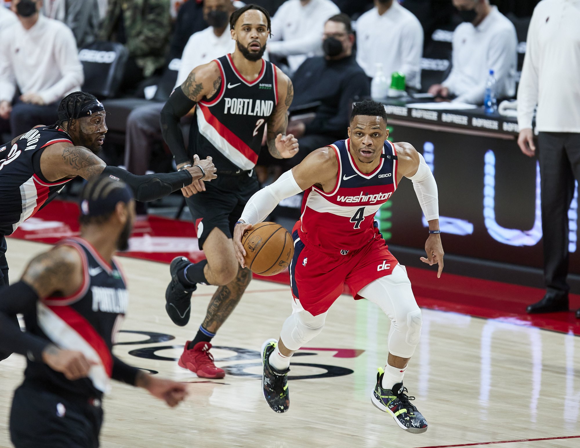 VIDEO: Ďalšia prehra Lakers, nestačili tesne na Miami, Westbrook zdvíha Washington