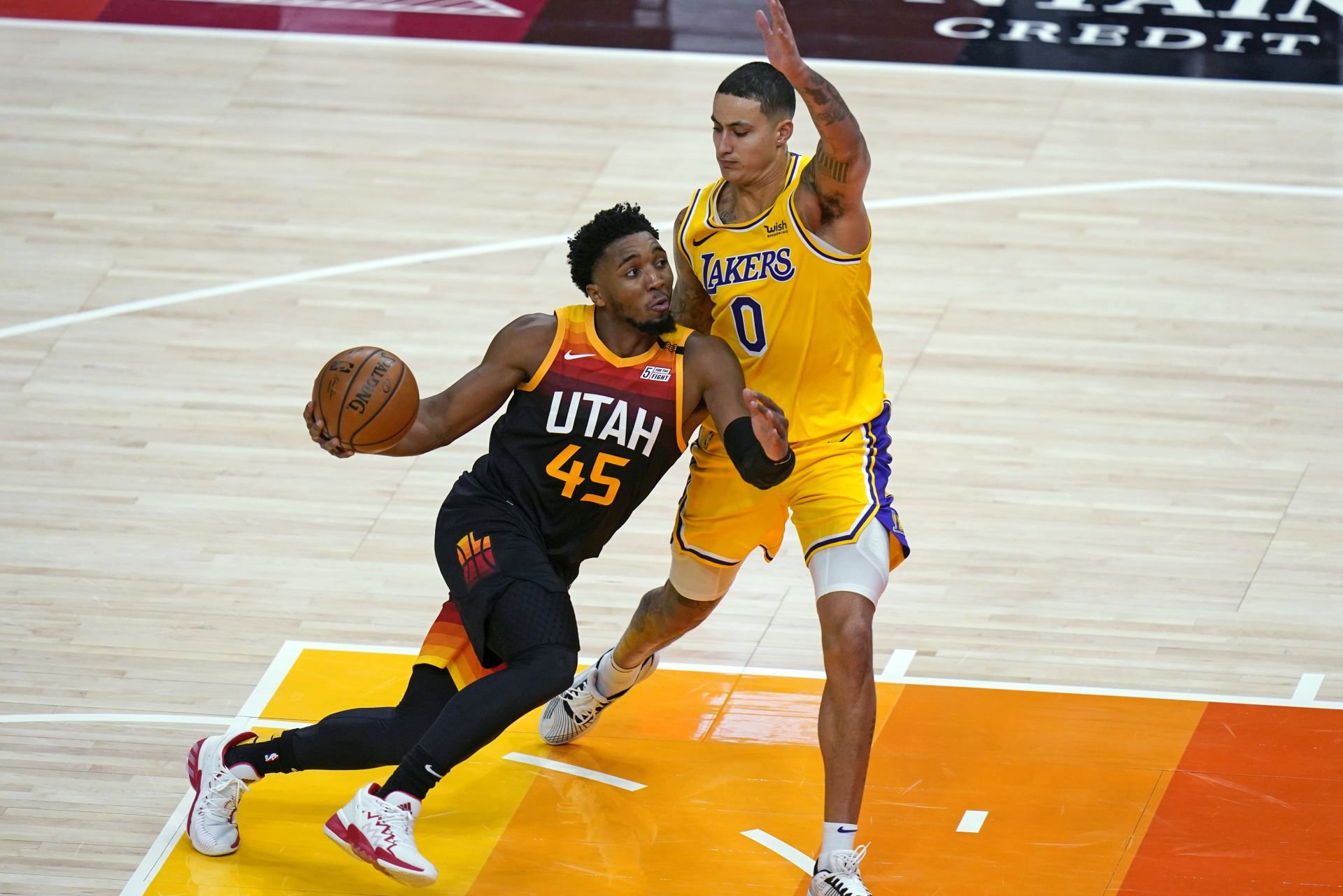 VIDEO: Lakers nemali proti Utahu šancu, pozrite si Dortovu víťaznú trojku s klaksónom