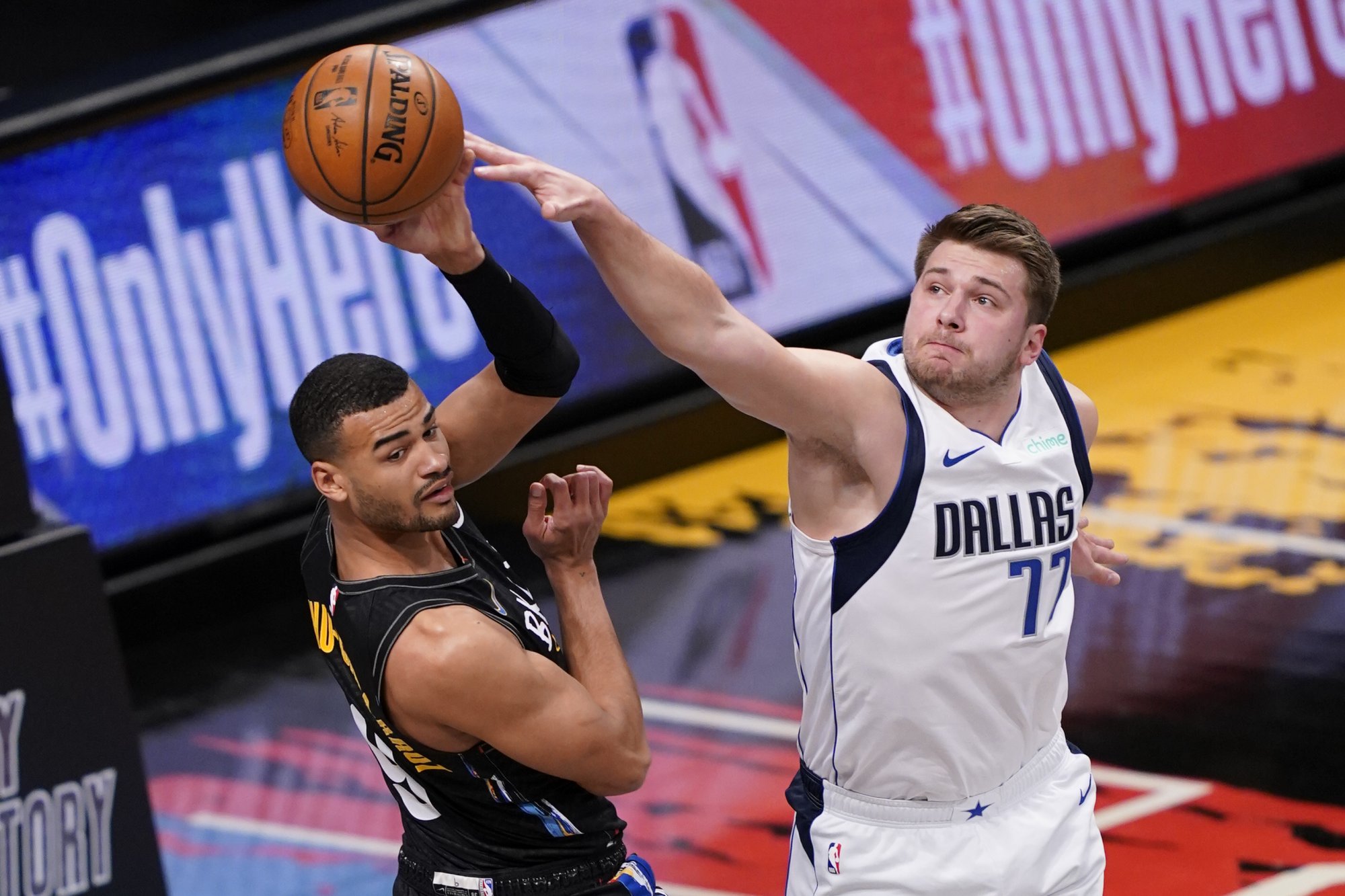 VIDEO: Oslabený Brooklyn nestačil na Dončiča, outsider prekvapil Philadelphiu
