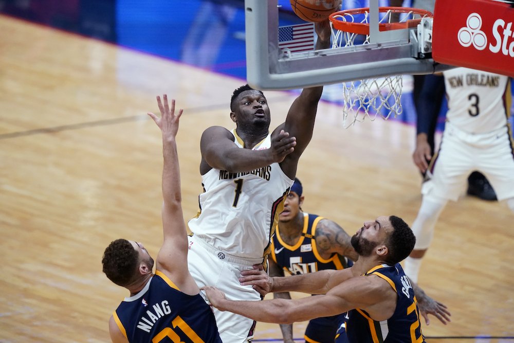 VIDEO: Lokomotíva Zion Williamson pretlačila aj vedúci Utah, parádny výkon Hardena