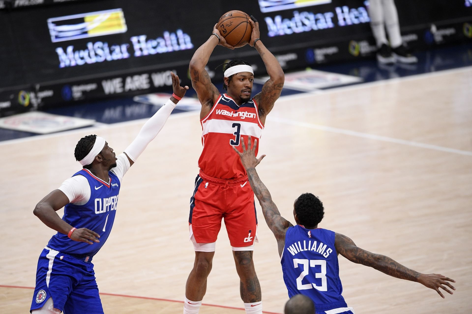 VIDEO: Beal s Westbrookom žiarili proti Clippers, Knicks s ďalšou výhrou