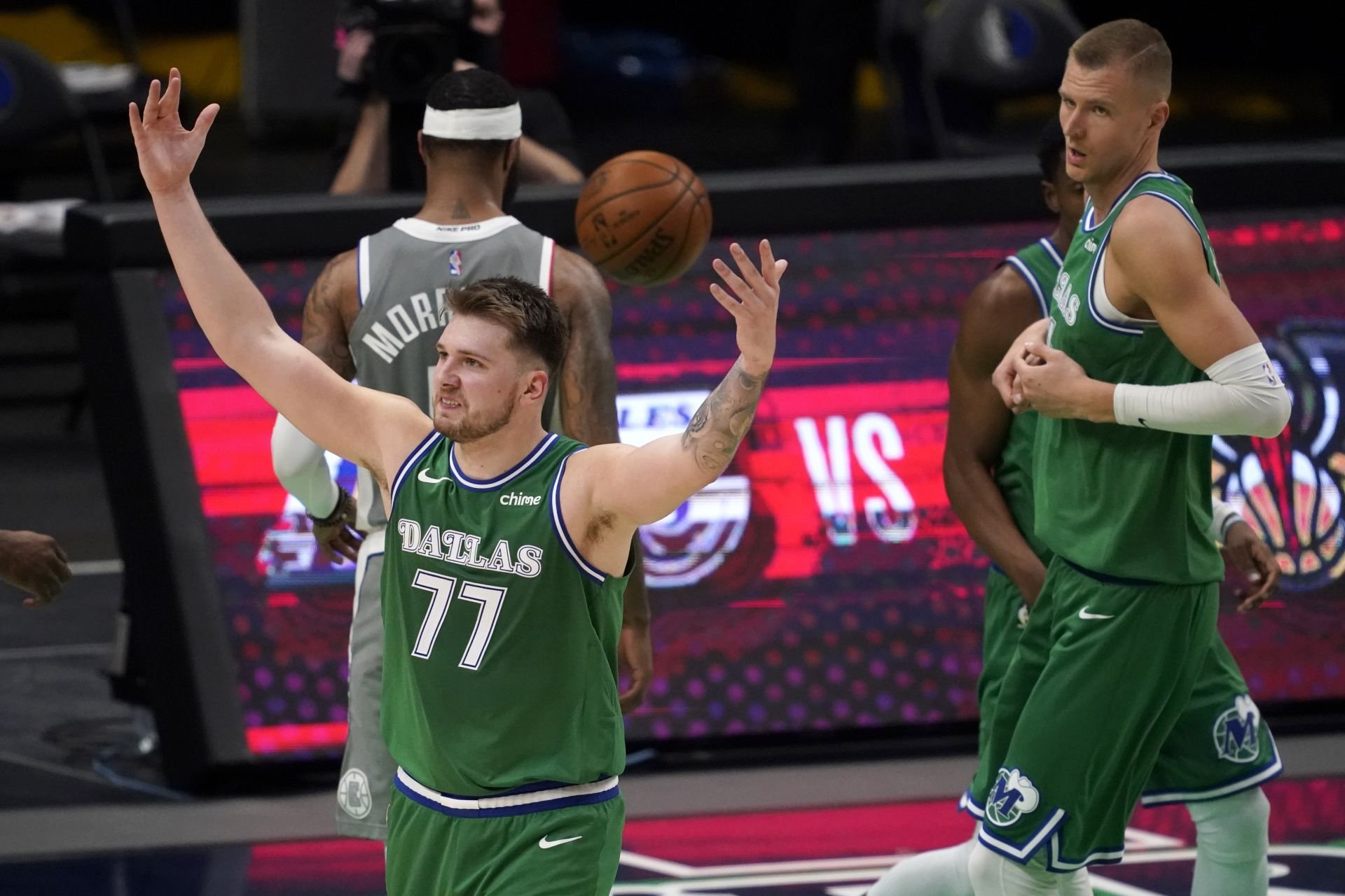 VIDEO: Dončič žiaril proti Clippers, šláger východu pre Milwaukee