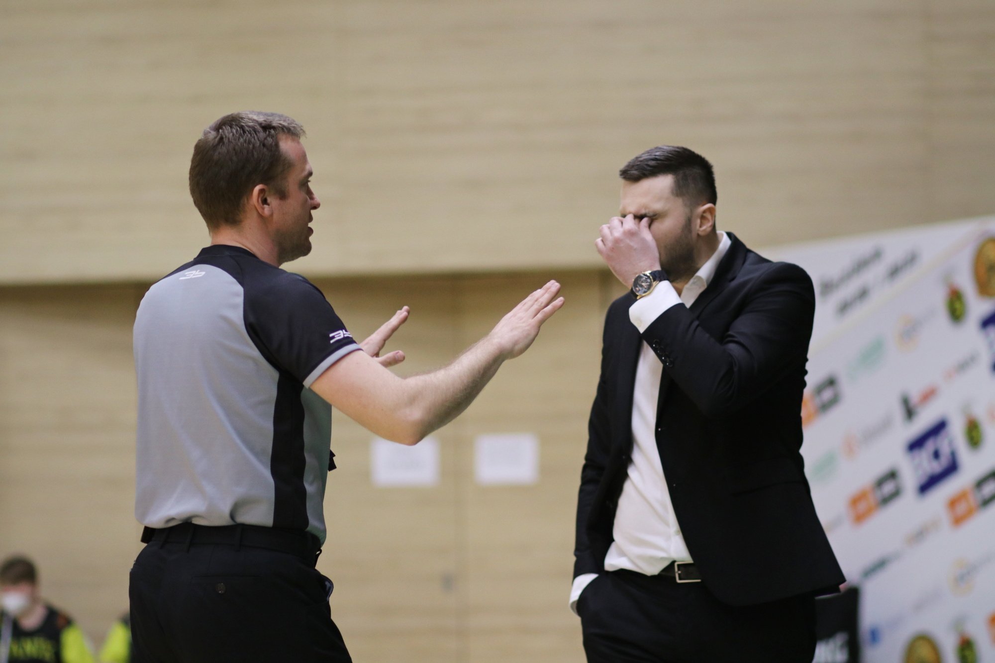 VIDEO: Handlová definitívne bez play-off, Spišiaci zvýšili náskok, v Prievidzi padlo 222 bodov