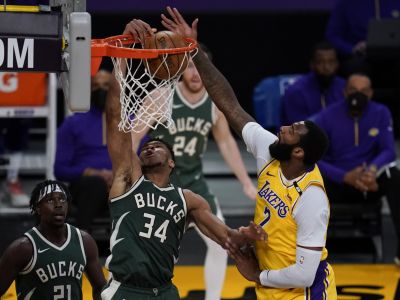 VIDEO: Debut Drummonda v Lakers skončil zranením, dokonalá streľba Dončiča