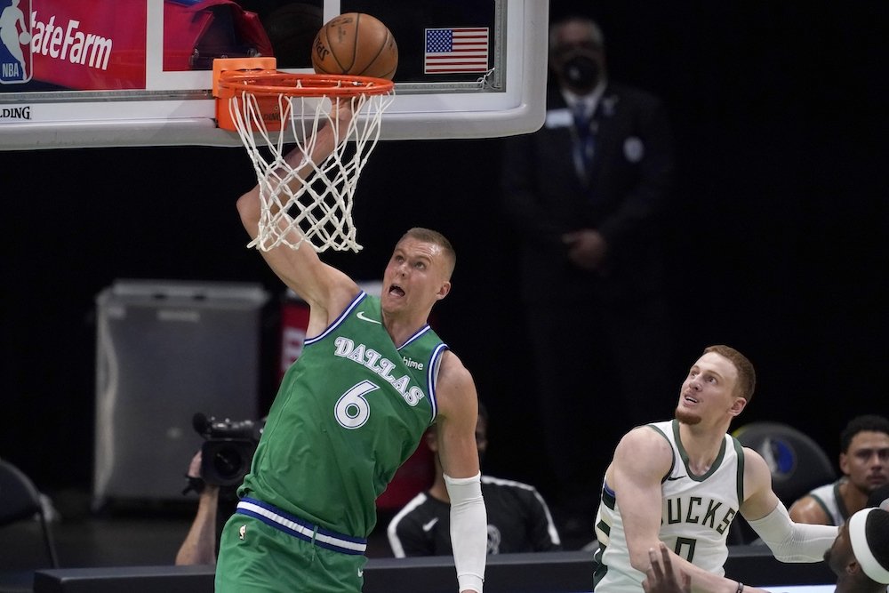 VIDEO: Porzingis predviedol parádny výkon, v repríze finále uspelo Miami nad Lakers