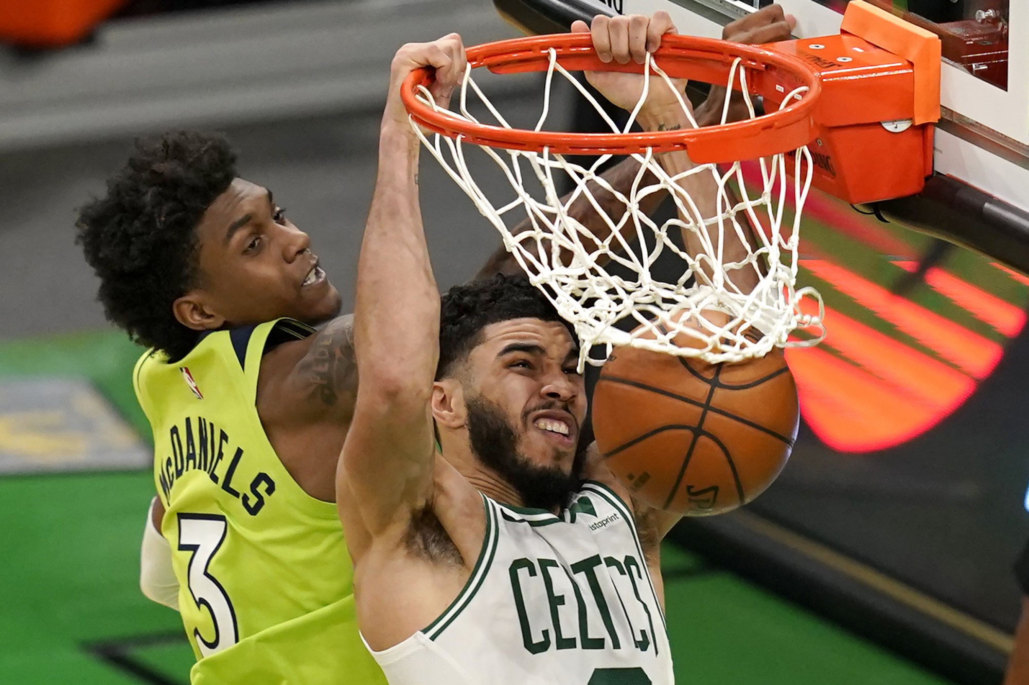 VIDEO: Strelecké explózie v NBA, Tatum dal 53 bodov, LaVine 50