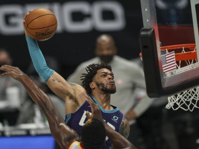 Našla NBA nového Cartera či Griffina? Miles Bridges predviedol ďalší úžasný smeč