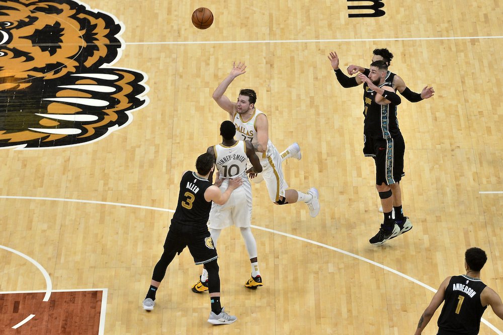 VIDEO: Luka Dončič rozhodol neuveriteľnou strelou v poslednej sekunde