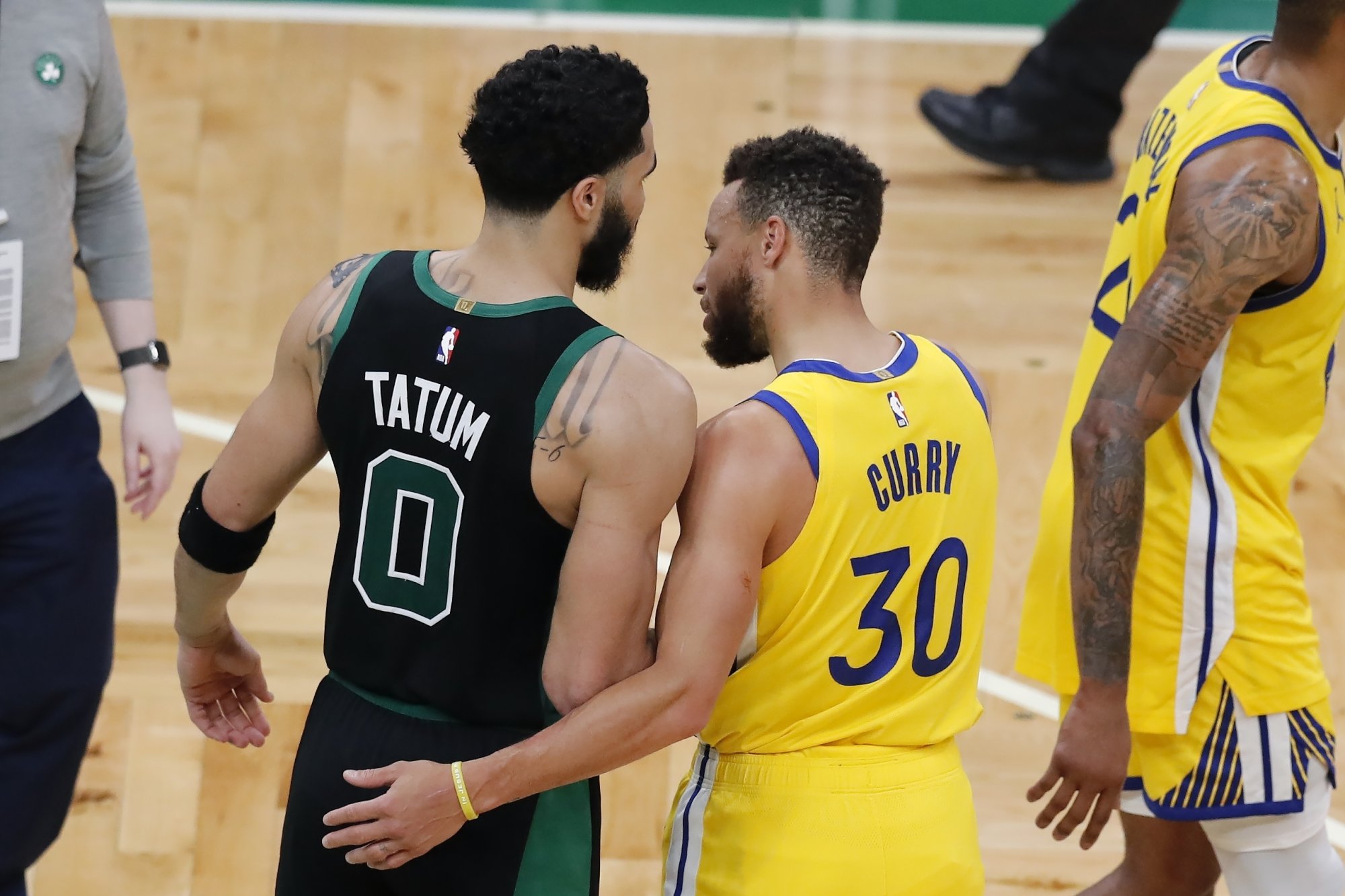VIDEO: 47 vs. 44. Curry s Tatumom predviedli parádnu streleckú šou