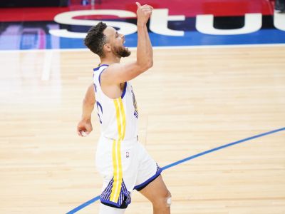 VIDEO: 72 trojok v 10 zápasoch, Steph Curry si ide znova MVP sezónu