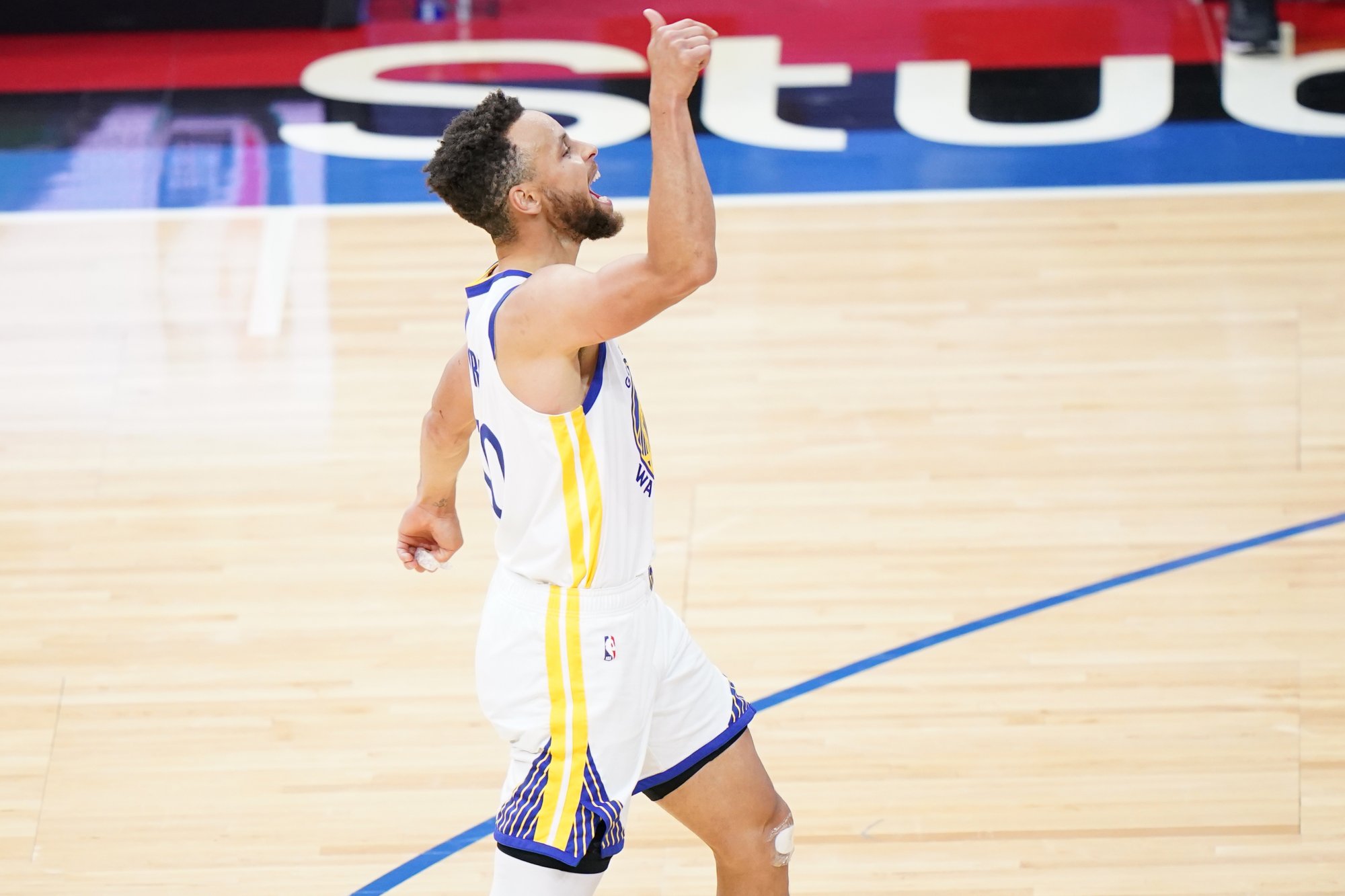 VIDEO: 72 trojok v 10 zápasoch, Steph Curry si ide znova MVP sezónu