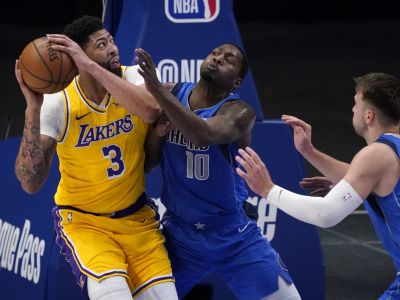 VIDEO: Lakers sa vrátil Anthony Davis, ale nestačil na Dončiča