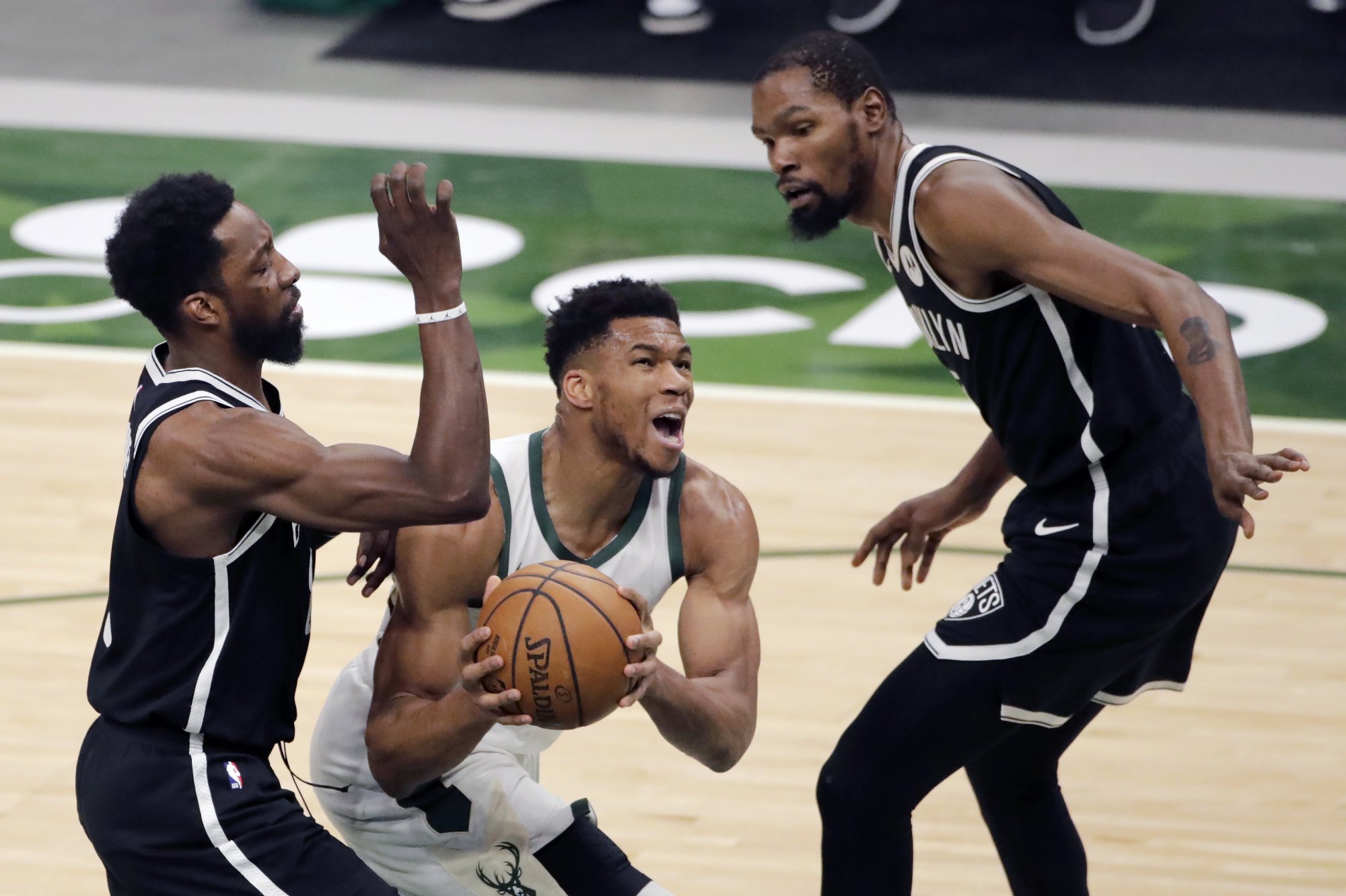 VIDEO: Brooklyn ťahá sériu prehier, nestačilo mu ani 70 bodov Duranta s Irvingom