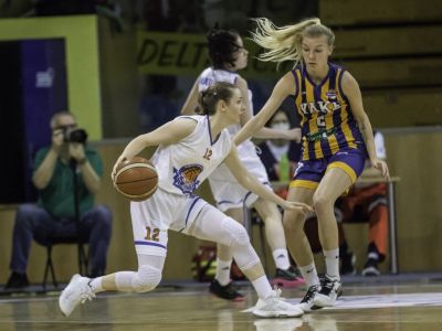 Favoritky potvrdili predpoklady, výhodu mali tímy s extraligovou praxou