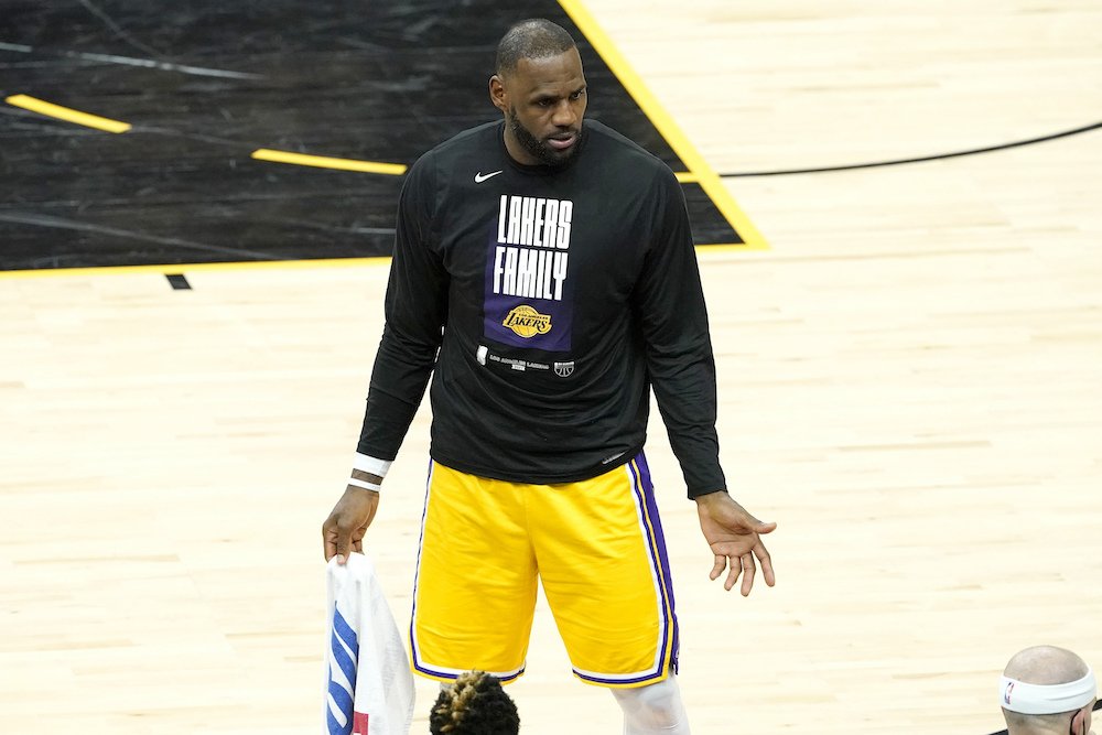 NBA play-off: Lakers na pokraji kolapsu, Lillard dal 55 bodov, 12 trojok a Portland aj tak prehral