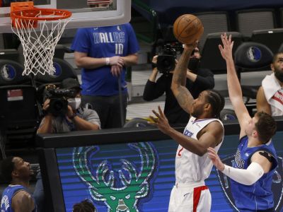NBA play-off: Kawhi Leaonard odmietol 45 bodmi koniec a vynútil si siedmy zápas