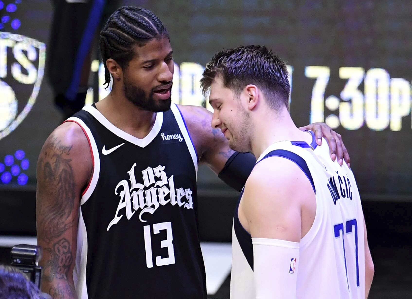 NBA play-off: Dallasu nestačilo ani 46 bodov a 14 asistencií Dončiča