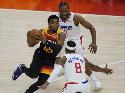 NBA play-off: Mitchell vrátil Utah do zápasu 45 bodovou explóziou, 40 bodov pre Embiida
