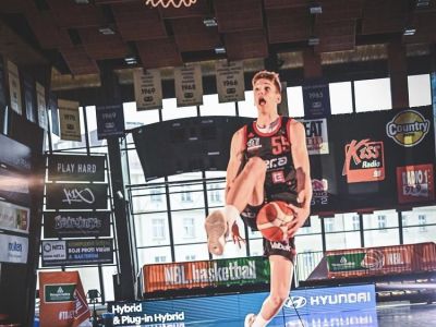 Nymburk mu dal zmluvu už v sedemnástich, v bohatom klube nám napreduje dvojmetrový rozohrávač