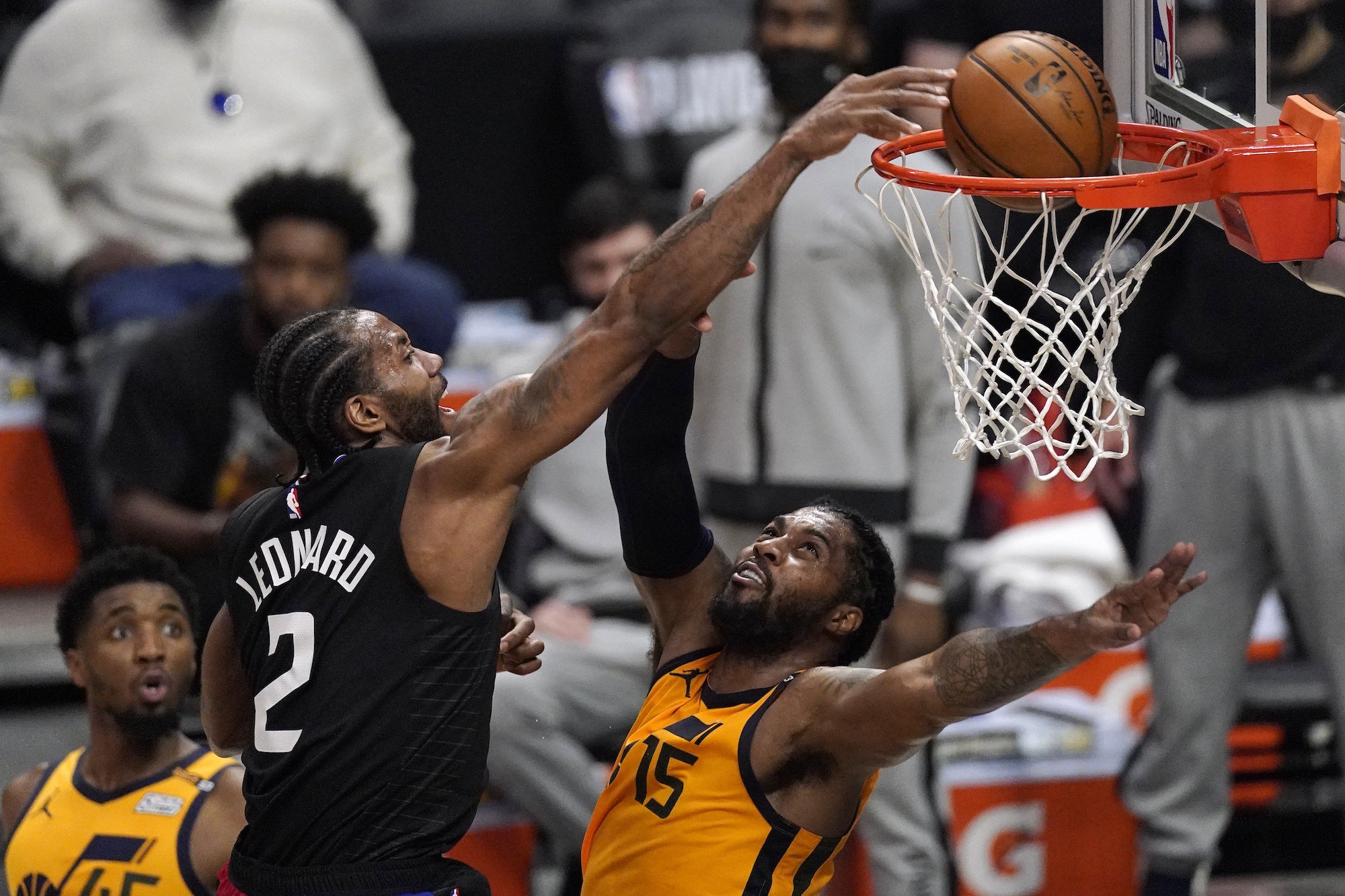NBA play-off: Leonard predviedol tvrdý smeč, Clippers aj Atlanta vyrovnali série
