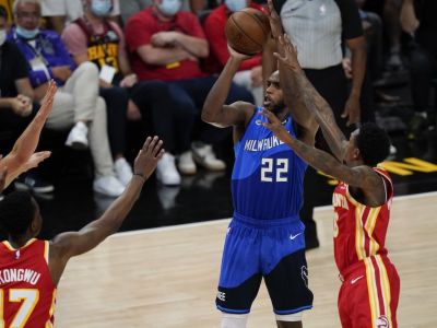 NBA play-off: Milwaukee otočilo sériu, Atlanta prišla o hviezdneho Younga