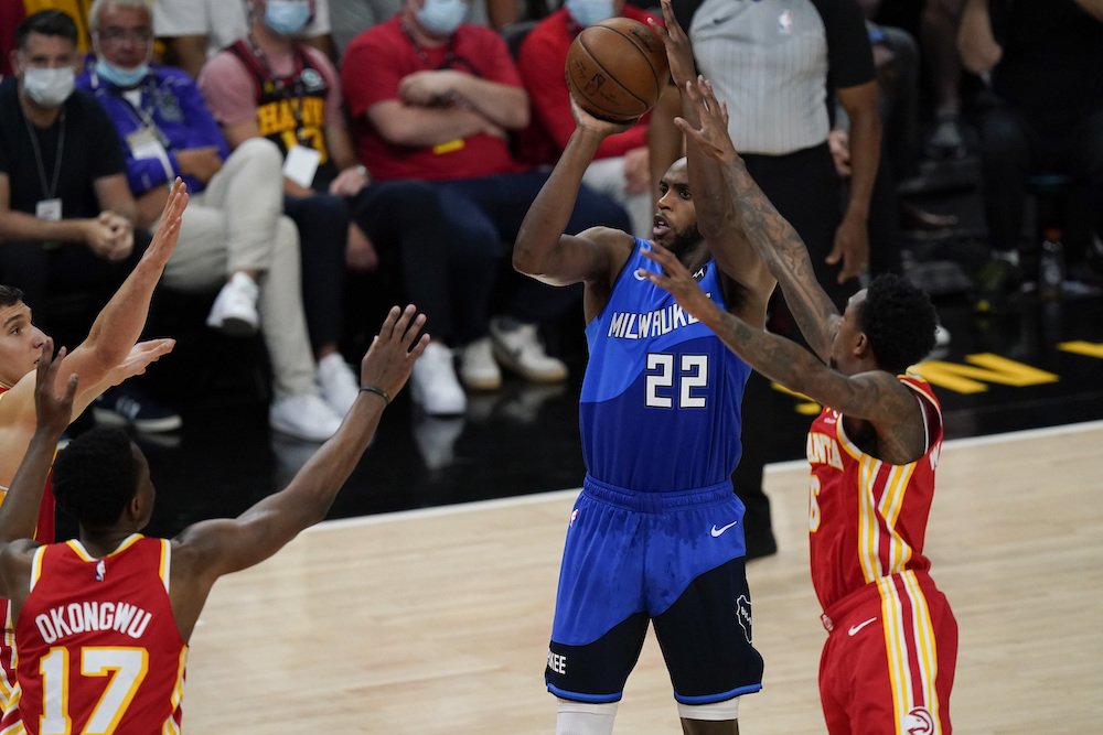 NBA play-off: Milwaukee otočilo sériu, Atlanta prišla o hviezdneho Younga