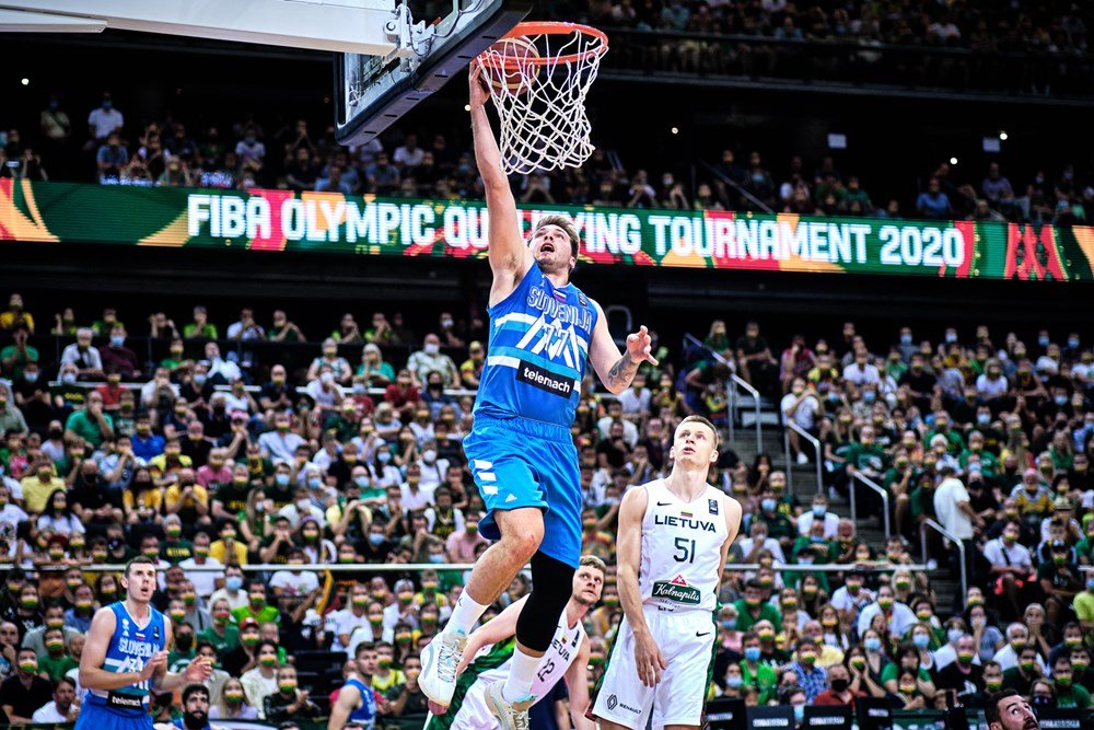 Dončič umlčal triple-doublom Kaunas, Slovinsko ide cez Litvu na olympiádu