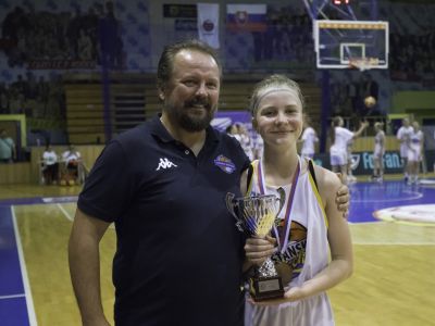 Zlatý triple mladých Anjelok, bronz pre Čajočky. MVP Šedivá: Máme čo oslavovať