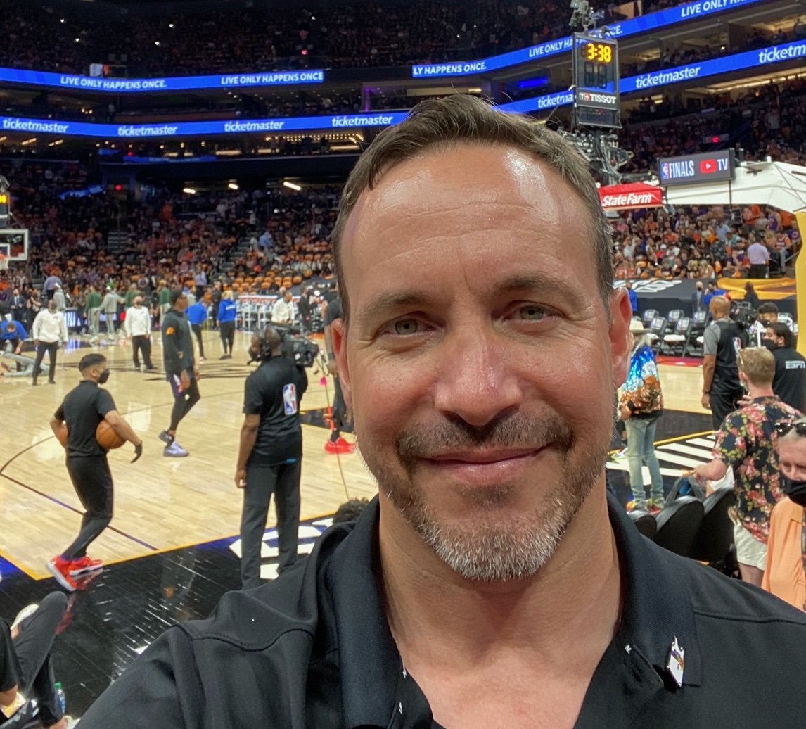 Ako som prechádzal vo finále NBA okolo LeBrona Jamesa, píše bývalá hviezda našej reprezentácie (exkluzívne priamo z finále NBA)