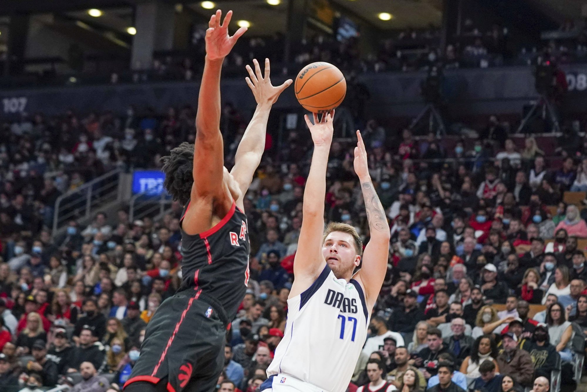 VIDEO: Dončič trávi vysokú prehru, Durant „polámal“ Craiga