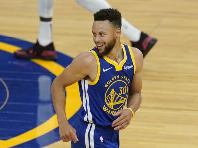 VIDEO: Uragán Curry ‚povytieral‘ s Denverom palubovku a prekonal Wilta Chmaberlaina