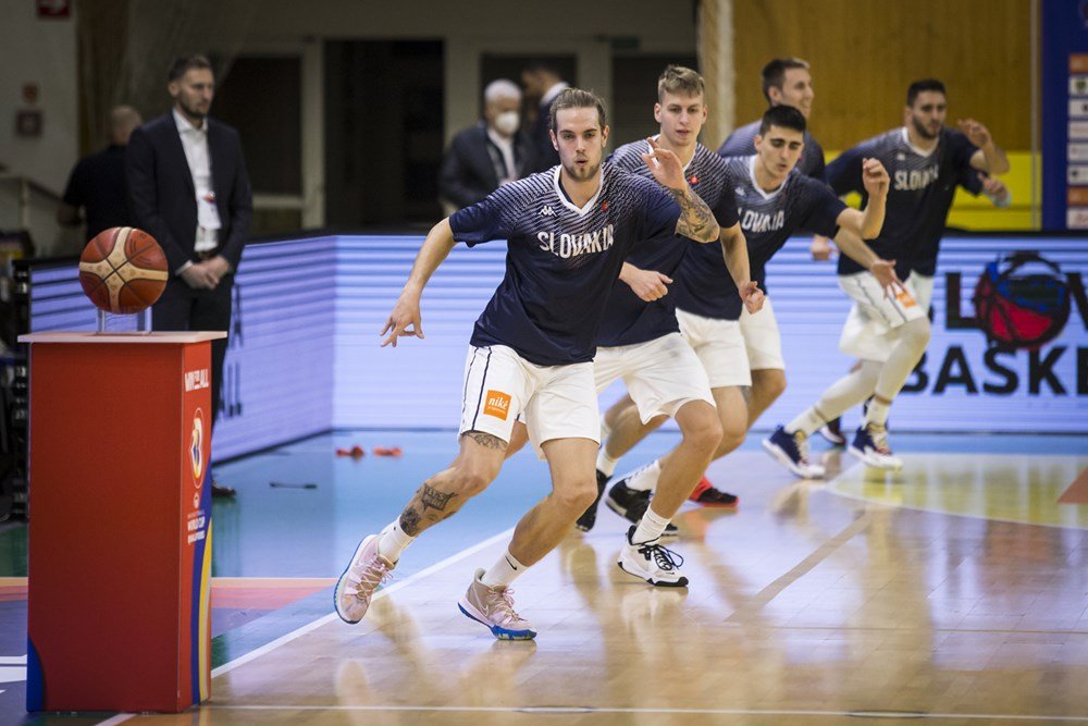 VIDEO: Pokazený druhý polčas. Slováci odštartovali kvalifikáciu prehrou