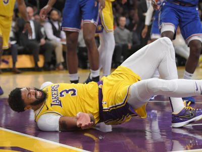 Davis si zranil koleno, Lakers bude chýbať