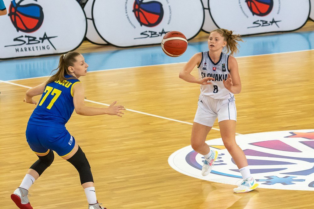 VIDEO – Turnaj V4: Mladé Slovenky zdolali po dráme Poľsko, skvelý výkon Taušovej, chlapci U16 s prehrou