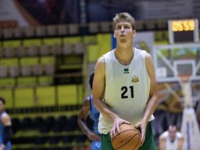 Doležaj hráva veľa, premenil buzzer beater, ale jeho tímu sa nedarí
