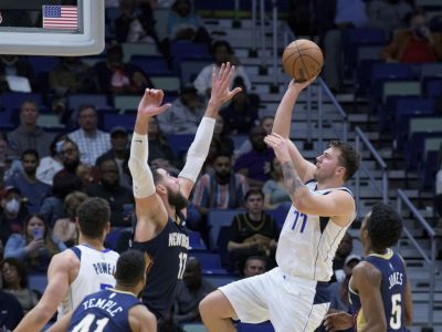 VIDEO: Dončič s Porzingisom vyplienili New Orleans, 40-bodový večer Antetokounmpa