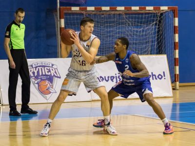 Rytieri vytasili obranný štít a ukoristili víťaznú vlajku skupiny