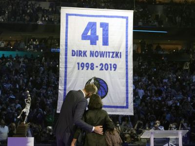 VIDEO: Dončič oslávil výhrou nad Golden State Nowitzkého, návrat Irvinga, neskutočný triple-double Jokiča
