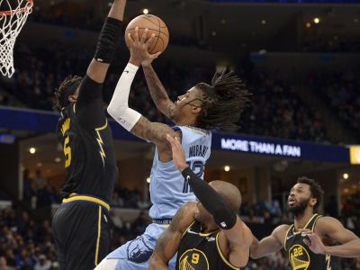 VIDEO: Morant zatienil Curryho s Thompsonom, Chicago valcovalo
