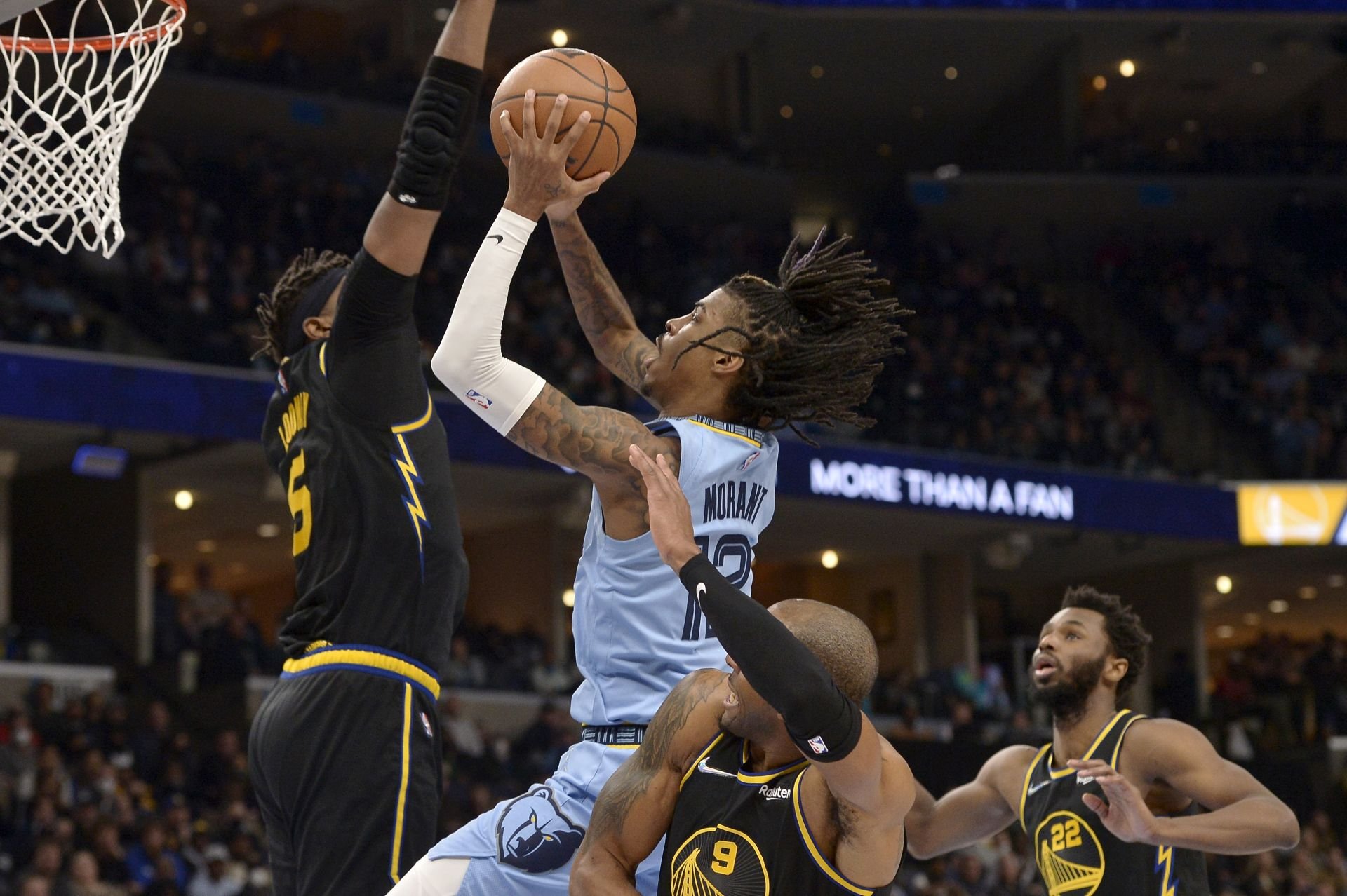 VIDEO: Morant zatienil Curryho s Thompsonom, Chicago valcovalo