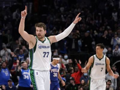 VIDEO: Skvelý Dončič režíroval obrat proti Philadelphii, parádny výkon Allena