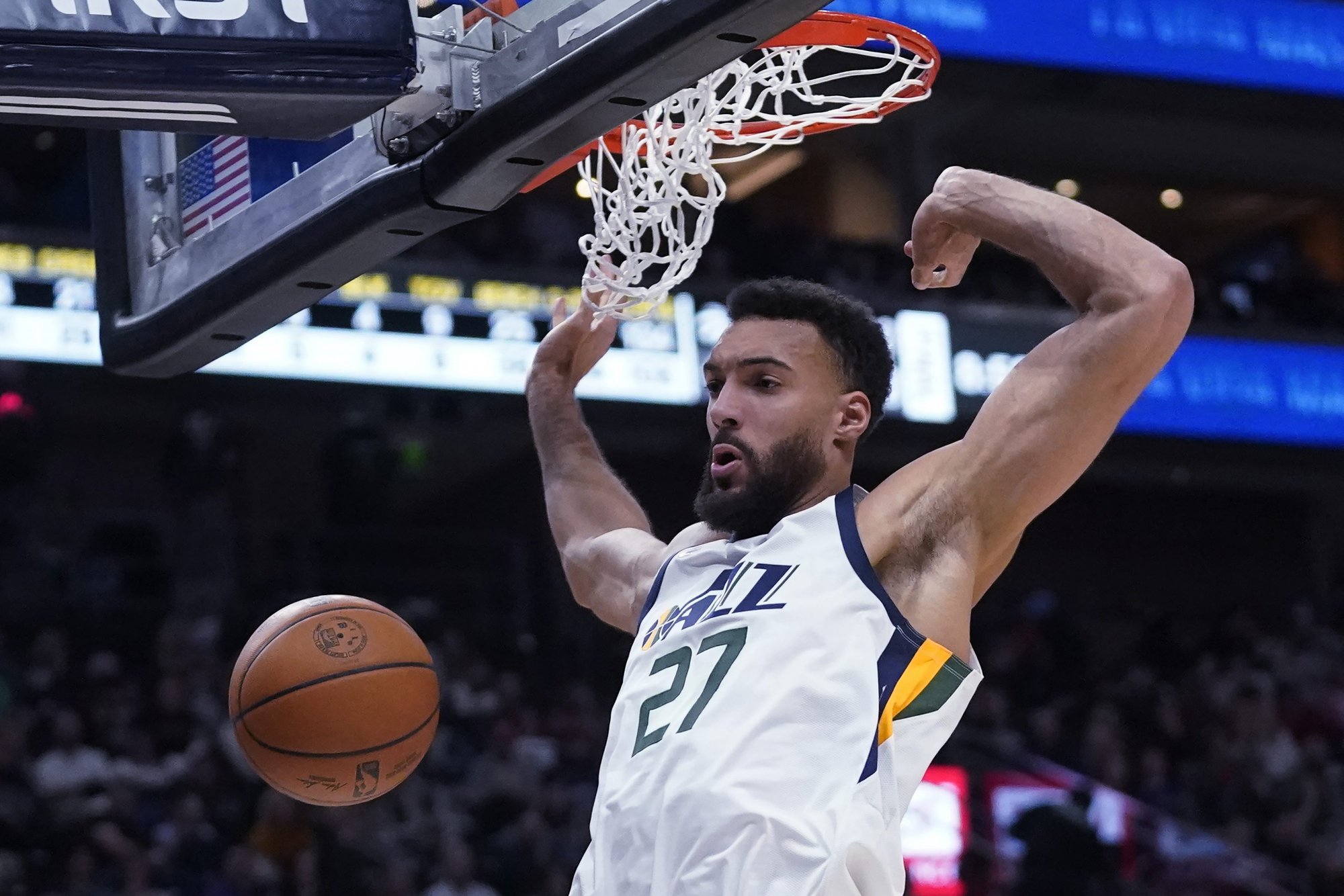 VIDEO: Utah predĺžil víťaznú sériu, Warriors padli v kalifornskom derby