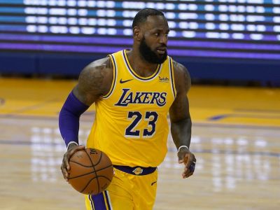 VIDEO: Kríza Golden State pokračuje, LeBron James im nastrieľal 56 bodov