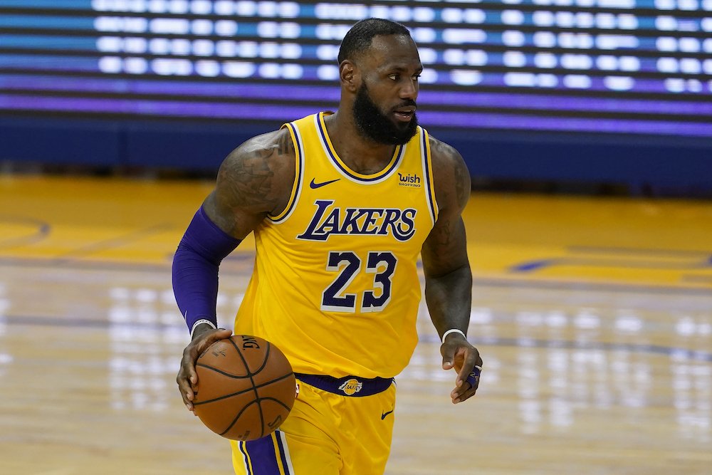 VIDEO: Kríza Golden State pokračuje, LeBron James im nastrieľal 56 bodov
