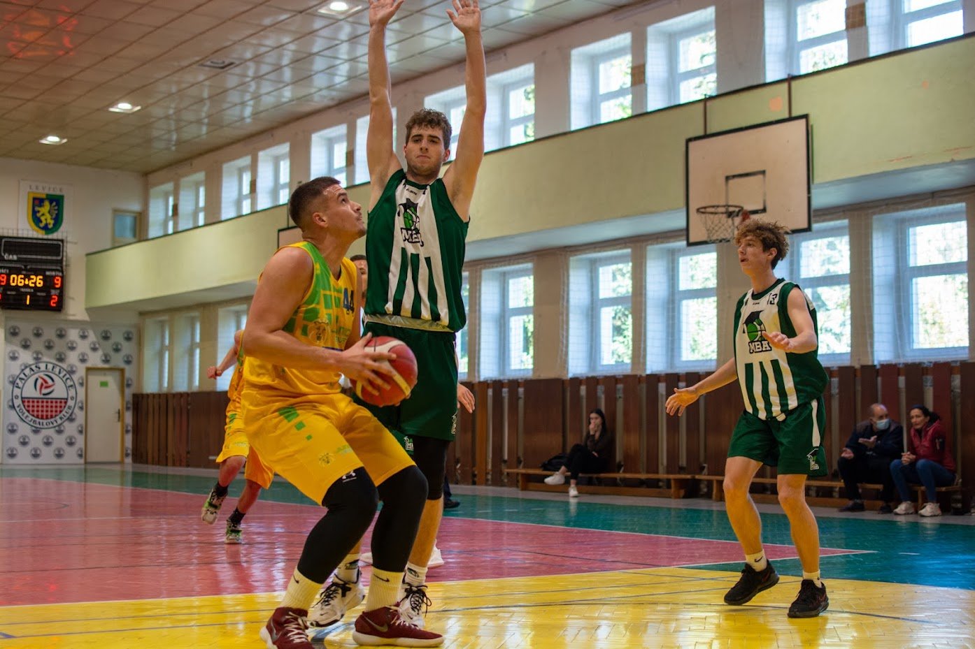 Juniori Prievidze v skupine GOLD s prehrou a výhrou, zvyšok duelov odložený